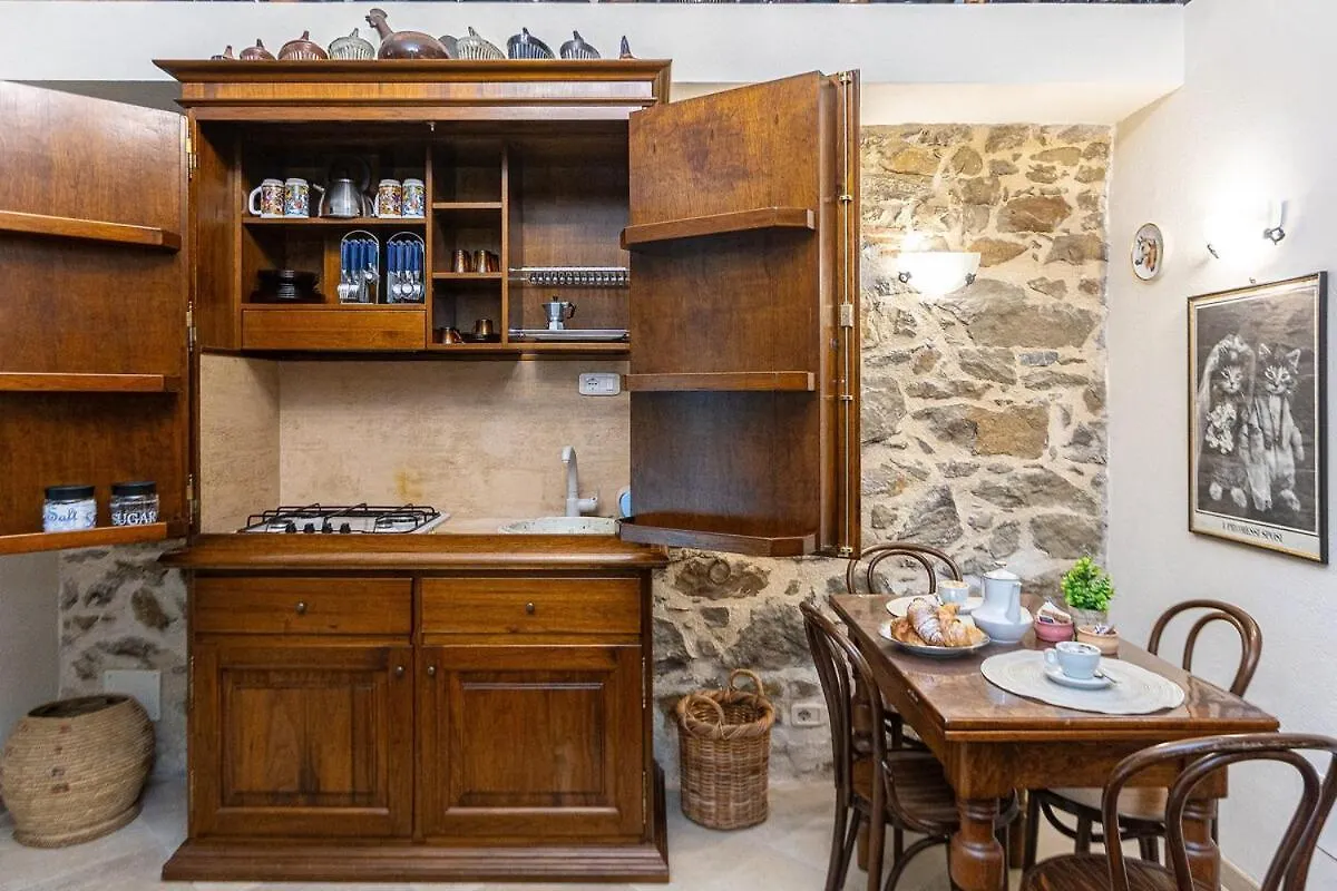 Appartamento La Grotta - Design Artigianale 曼恰诺 0*,  意大利